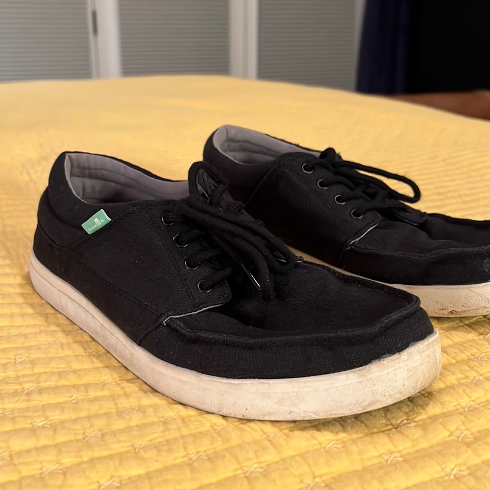 Sanuk shoes